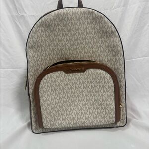 NWT Michael Kors Large Zip Pocket Backpack Vanilla Saffiano Leather